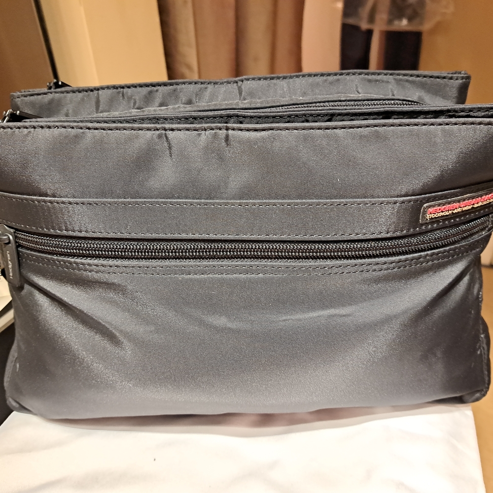 Elegant Black Men's Toiletry Bag